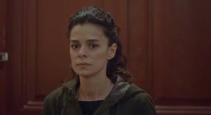 La pareja se casa y tiene dos hijos, pero el mundo de bahar se derrumba cuando su esposo muere y ella es un final muy decepcionante donde bajar se vuelve bastante hipócrita admitiendo que amaba a los dos mientras que sarp solamente la amo a ella. Que Prototipo De Heroina Propone Fuerza De Mujer La Nueva Novela Turca De Telefe