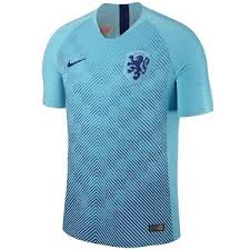 510 resultaten voor 'nederland voetbalshirt'. Nederlands Elftal Uitshirt 2018 2019 Kopen Nl Lichtblauw Voetbalshirt