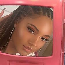 Aisha Murray's Instagram, Twitter & Facebook