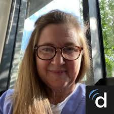 Lindsay Irvin's Instagram, Twitter & Facebook