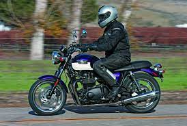 A Closer Look At The 2001 Triumph Bonneville Triumph Bonneville Triumph Triumph Scrambler