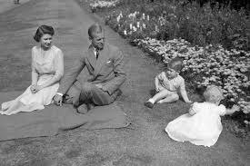 The queen was visiting the air forces memorial in surrey to mark the centenary of the royal australian air force. Vintage Photos Of A Young Queen Elizabeth Before She Became Queen