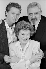 I enjoyed the first episode. Cast Of Perry Mason Returns Perry Mason Movie Stars Raymond Burr