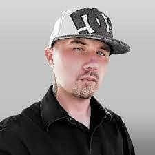 Shawn Moser's Instagram, Twitter & Facebook