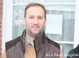 Le maire se suicide avec son tracteur