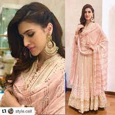 And Diwali Celebrations Begin Loveethnic Repost Style Cell With Repostapp Kritisanon All F Indian Hairstyles Medium Hair Styles Long Hair Styles
