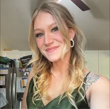 On April 26, 2006, a van carrying Taylor University students was involved  in a devastating crash in Indiana. Five students were k*lled, including  Laura Van Ryn, while another, Whitney Cerak, was critically