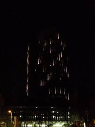 stadtgesprach das forum zu zuriphototrip mit usern aus zurich ron orp s mail migros hochhaus limmatplatz mit weihnachtsbeleuchtung 2010 zurich stadt hochhaus