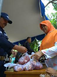 Instagram adalah penyumbang paling banyak. 25 Galeri Gambar Lucu Pembagian Daging Qurban Terbaru Imagelucu45