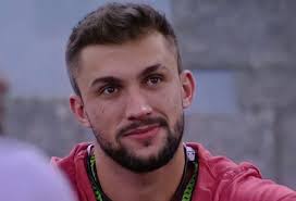 Aos 14 anos foi para goiânia para iniciar a vida profissional no futebol. Bbb21 Saiba Tudo Sobre O Arthur O Crush De Anitta Dci