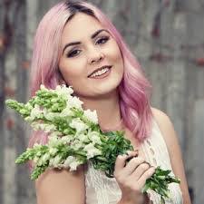 Rachel Helm's Instagram, Twitter & Facebook