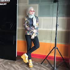 Video profil penyampai sinar fm feeya iskandar. Lepas Baju Kini Pakai Seluar Pula Terbalik Cik Pia Bikin Ramai Berdekah Kisah Dunia