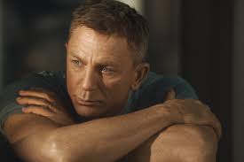 5 reasons sean connery is the greatest bond (& 5 it's daniel craig) James Bond Die Wahre Geschichte Von Daniel Craig Als 007 Gq Germany