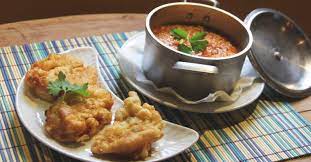 Esta receita de pataniscas de bacalhau com arroz de tomate é muito fácil de preparar e consegue reunir um conjunto de sabores que se complementam de forma ideal. Pataniscas De Bacalhau Com Arroz De Tomate 4 5 Nit