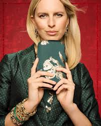 It's officially sweater weather! Our creative director Tammy shows us how  to take knits to the next level.