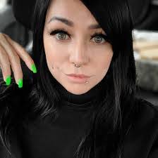 Maude Girard's Instagram, Twitter & Facebook