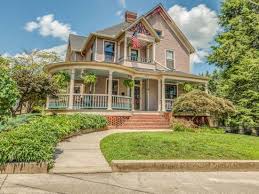 1001 Thompson Pl Knoxville Tn 37917 Mls 1058863 Zillow Old Houses For Sale Queen Anne House Old Houses