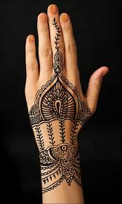 Bahkan henna bisa menutup kekurangan bekas luka dan membuat tangan terlihat lebih ramping. 100 Gambar Henna Tangan Yang Cantik Dan Simple Beserta Cara Membuatnya Rejeki Nomplok