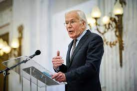 Herman diederik tjeenk willink (born 23 january 1942) is a retired dutch politician of the labour party (pvda) and jurist. Tjeenk Willink Gooit Het Roer Om Dunner Regeerakkoord Niet Praten Over Poppetjes Politiek Ad Nl