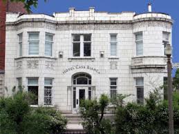 Featuring an outdoor swimming pool, a fitness centre, and a bar, casa blanca offers accommodation in sant. Montreal Bed And Breakfast Casa Bianca