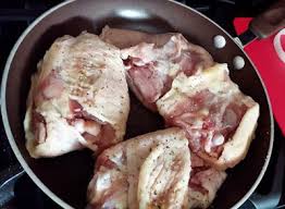 Masak 3 menit lagi dengan api kecil. Cara Membersihkan Dan Mengolah Daging Ayam Agar Matang Merata Tak Berdarah Resep Masakan Enak