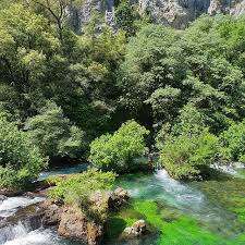 Fontaine De Vaucluse Fontainedevaucluse Vaucluse Nature Riviere Provence Tourisme Beautiful Nature Beautiful Landscapes Landscape Photography
