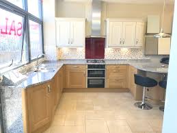 Pros and cons pros of shaker style cabinets. Ex Display Cambridge Oak Shaker Style Kitchen With Granite Worktops And Peninsula Page Ex Display Cambridge Oak Shaker Style Kitchen With Granite The Used Kitchen Company