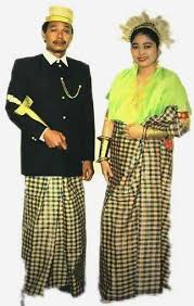 Pakaian adat juga dapat disebut baju adat maupun busana adat yang. Gambar Dan Daftar Nama Lengkap Pakaian Adat Daerah Indonesia Image And List Full Name Apparel Regional Indigenous Indonesia Berbagaireviews Com