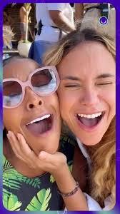 Sol Vega e Sarah Andrade aproveitam 1º dia de carnaval em praia do Rio de Janeiro