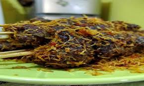Santan kelapa, bawang merah, bawang putih, lengkuas, jahe, dan bahan bumbu lainnya. Resep Membuat Sate Serundeng Khas Solo