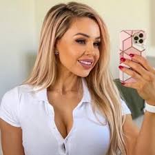 Stephanie Mellinger (@stephaniesanzo3)