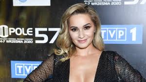 Her birthday, what she did before fame, her family life, fun trivia facts, popularity rankings, and more. Ewelina Lisowska Zniewala W Podkreslajacej Ksztalty Mini Tak Goraca Ze Topnieja Lodowce Magazyn Rmf Fm