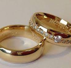 Wedding Rings Couple Rather Than Forking Over Cash For Fanciful Floral Arrangements Consider Pla Engagement Rings Couple Couple Rings Gold Gold Wedding Rings