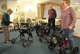 Unbenutzter schmaler rollator für die wohnung. Rollatoren Rollator Gehwagen Leicht Schmal Pflege De