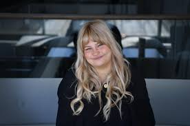 Efter hennes första sångnummer i programmet utbrister kristian luuk Ai1elq0x3vre3m