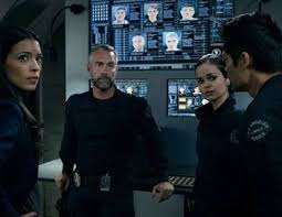 The swat team finds itself under internal investigation after a civilian is killed as they attempted to bring in the cit. S W A T Saison 2 Episode 11 Triste Hommage Teleobs
