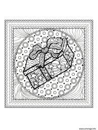 .père noël, lutin de noël, ange de noël, bougie de noël, renne de noël, bonhomme de neige, maison en pain d'épices, mandala de noël, dinde de noël. Coloriage Mandala Noel Cadeau De Noel Dessin Mandala De Noel A Imprimer