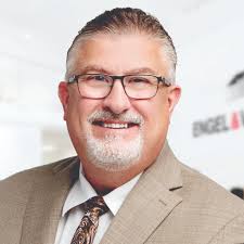 Timothy Curl's Instagram, Twitter & Facebook