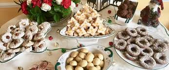 Vanillekipferl (german vanilla crescent cookies) are traditional german christmas cookies made with ground hazelnuts or almonds! Traditional German Christmas Cookies Authentic Recipes Step By Step
