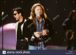 Für deutschland ist sänger finale des eurovision song contest 2021: Umberto Tozzi Italienische Sanger Bei Eurovision Song Contest 1987 Stockfotografie Alamy