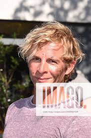 Schauspieler Daniel Roesner (Paul Renner) posiert am 31.08.2015 in Hürth  bei Köln am Set der