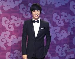 Madame tussauds hong kong has over 100 wax figures of local and international icons, including hong kong celebrities such as jackie chan and bruce lee. Asia S Heartthrob Lee Minho S Wax Figure In Madame Tussauds Hong Kong