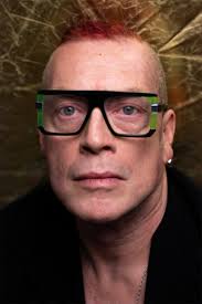 Peter Hinton's Instagram, Twitter & Facebook