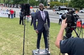 Larry madowo jokes through bbc us election coverage. Yivybvpb F Qm