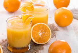 En d'autres termes, boire du jus d'orange le matin contribuerait au stockage de la graisse. Boire Un Jus D Orange Chaque Matin Pour Faire Le Plein De Vitamine C Simple Idee Recue