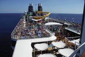 Cruisedeckplans provides full interactive deck plans for the norwegian epic deck 14 deck. Ncl Epic Sea Day Deck Crowds Picture Of Norwegian Epic World Tripadvisor