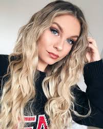 Jun 19, 2021 · demnach brachte damals ihre mutter greta engelfried mit dem auto zum flughafen. Dagi Bee Bekam Morddrohungen