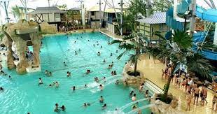 image pour les antilles de jonzac en famille parc aquatique antillais loisirs