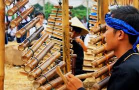 Siapa yang tak tahu dengan alat musik satu ini? 11 Macam Alat Musik Khas Jawa Barat Yang Wajib Diketahui Alatmusik Id