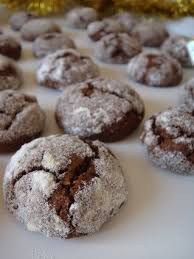 Petits Gateaux Pour Noel Boules Au Chocolat Et Croissants A La Vanille C Est Tres Facile A Faire